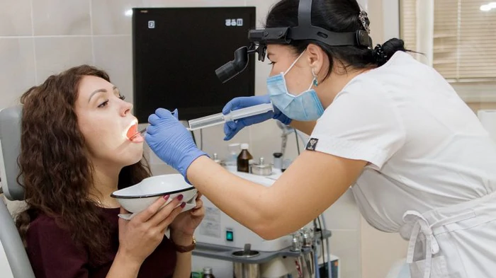 miganie kwasu migdałowego