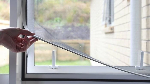 Czy potrzebujesz moskitiery i jak wybrać odpowiednią?